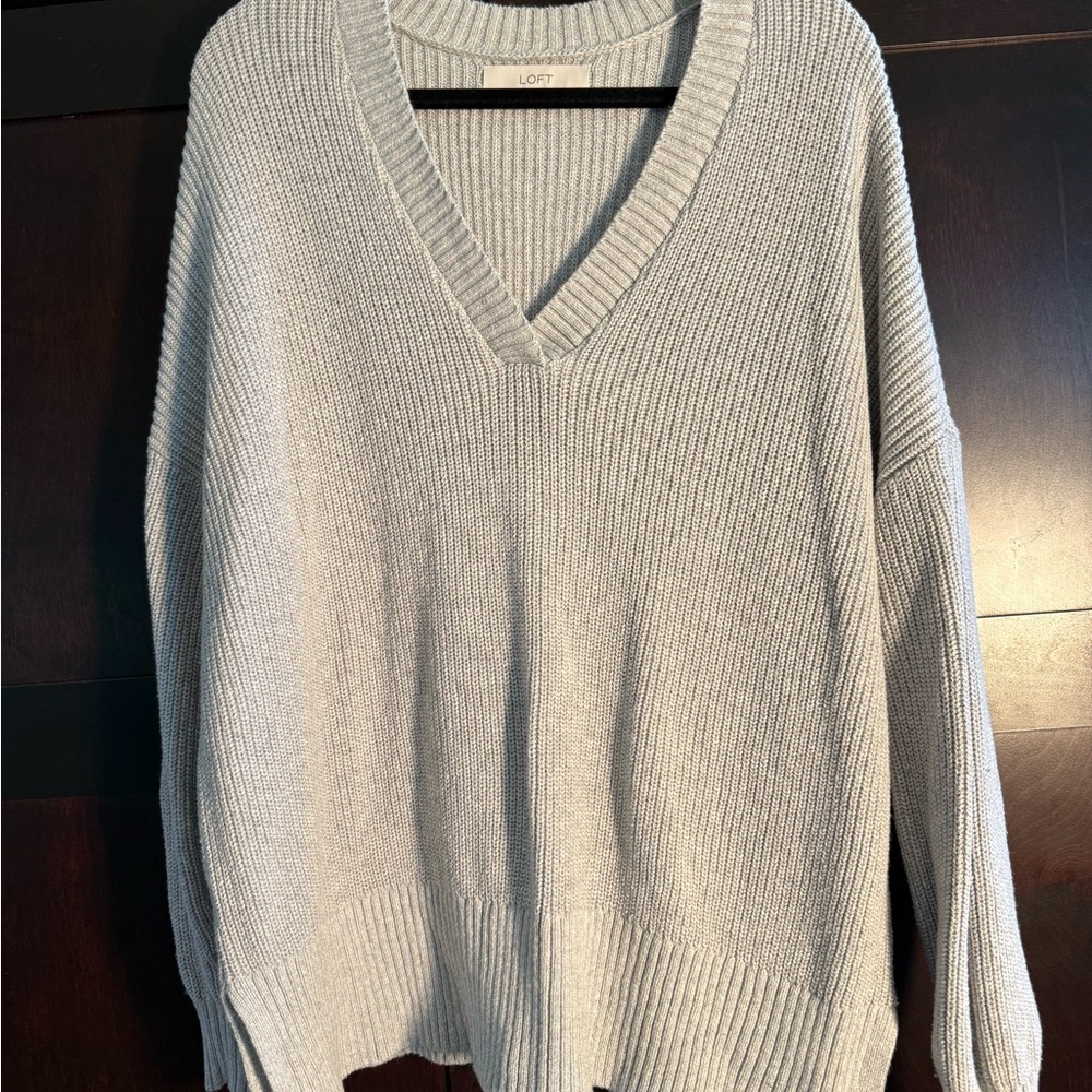 LOFT Women's Light Gray V-Neck Sweater